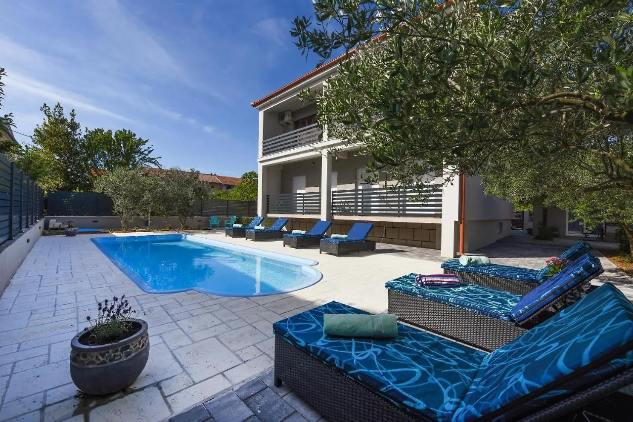 Endless Summer House Barbara Zadar